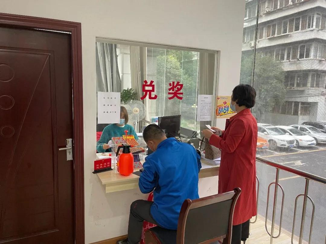 快乐8选五复式投注，中五个号码的奖金揭秘
